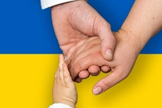 Ukraine Flagge und Hände